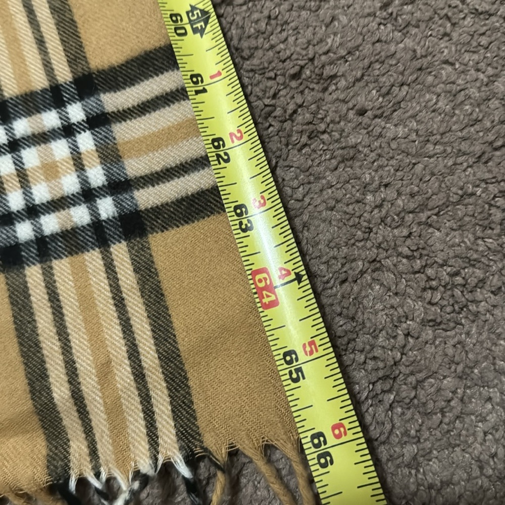 Gorgeous Fall Must Have-Cashmink by V Fraas Scarf-Plaid-100% Acrylic-Light Wear - Picture 11 of 11